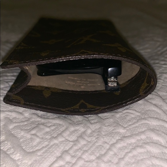 Extra pics Louis Vuitton Eyeglass pouch - Picture 5 of 5